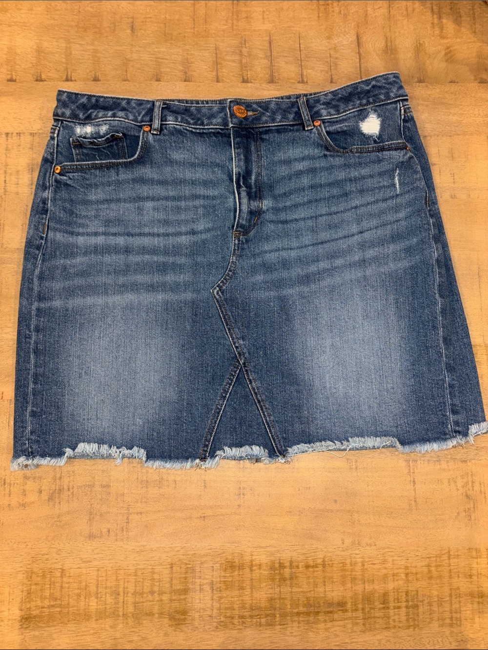 LOFT Distressed Denim Skirt Raw Hem Size 14 Cotton Stretch Blend Fall
